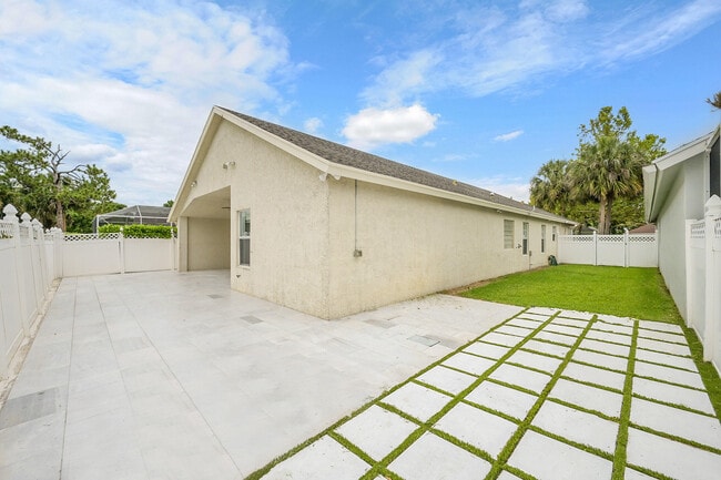 Building Photo - 248 Clocktower Dr