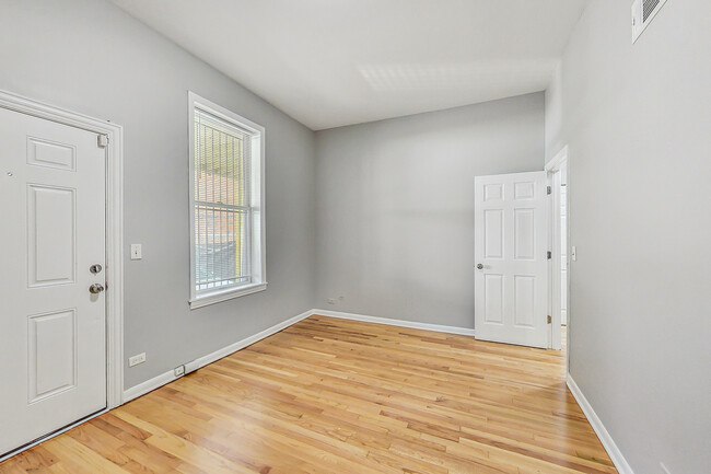 Building Photo - 864 W Aldine Ave