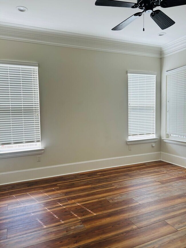 Building Photo - 220 Labarre Dr