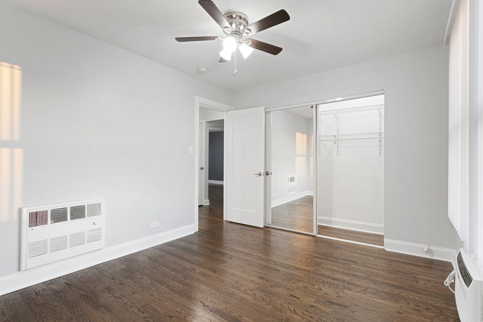 Building Photo - 7639 N Eastlake Ter