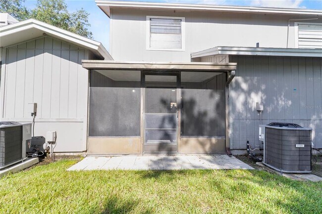 Building Photo - 10132 Lake Oak Cir