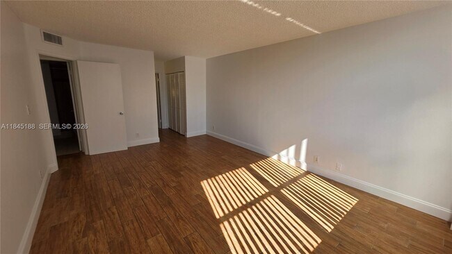 Building Photo - 18151 NE 31st Ct