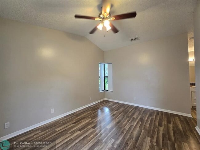Building Photo - 4455 Carambola Cir N