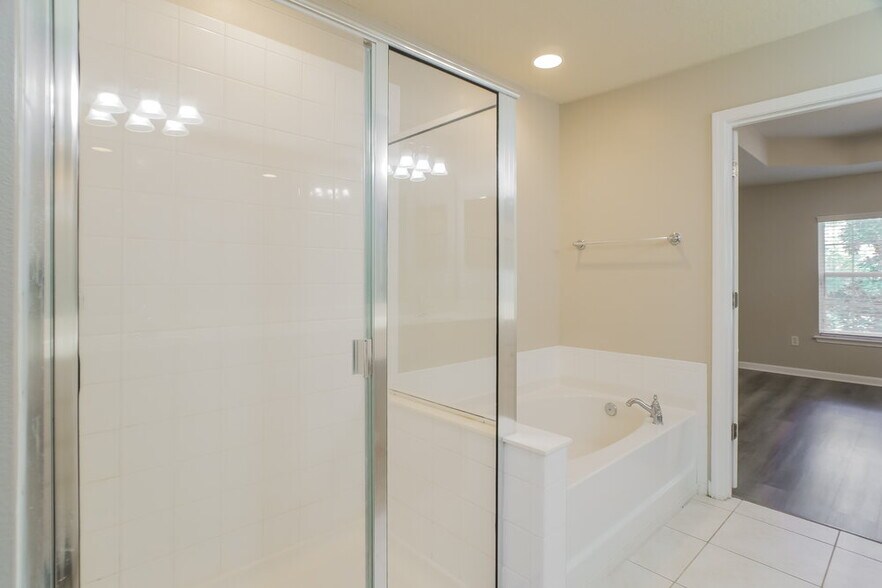 Building Photo - 6499 White Flower Ct