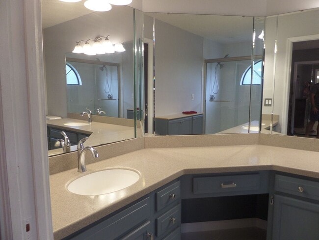 Building Photo - Beautiful 3 bedroom Home