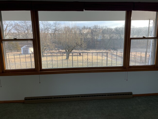 living room picture window - 7627 Riles Rd