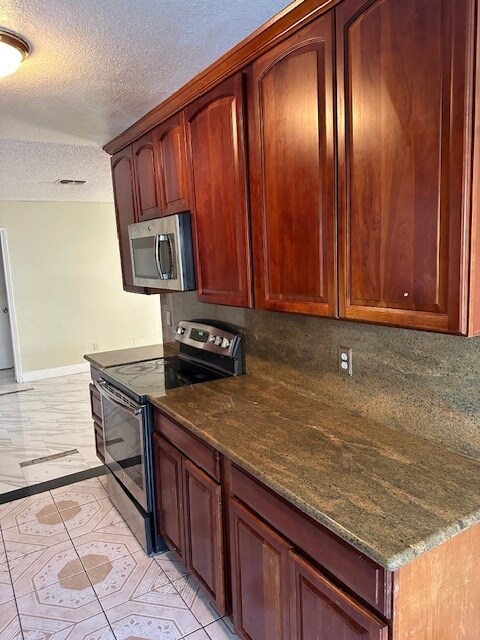 Building Photo - Tracy 4 Bedroom 2 Bathroom Home with a pool