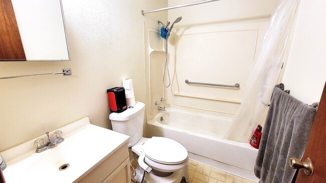 Building Photo - 4015 Claire St