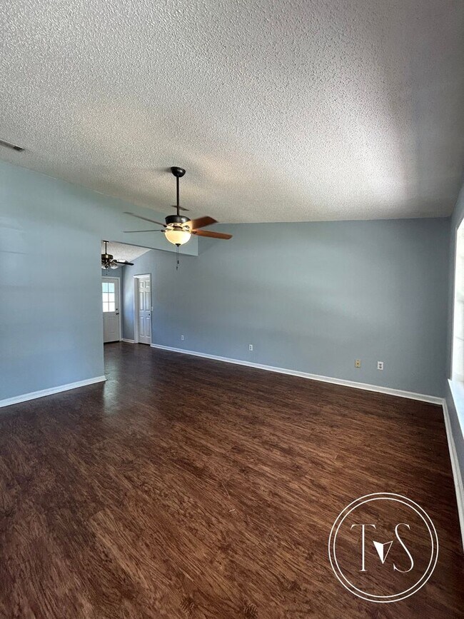 Building Photo - 1012 Farr Ct
