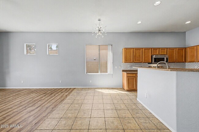 Building Photo - 7233 W Paradise Ln