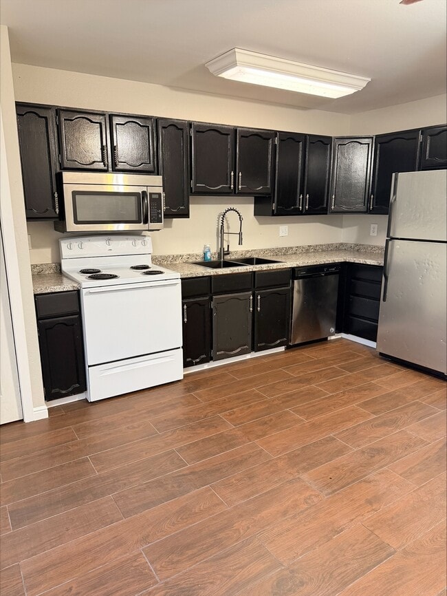 Building Photo - 1327B 9th W Ave