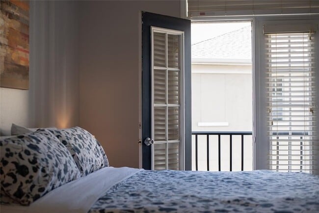 Building Photo - 501 Knights Run Ave