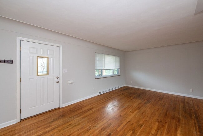 Building Photo - WESTWOOD-4 BEDROOM 2 BATH WITH OPEN FLOOR ...