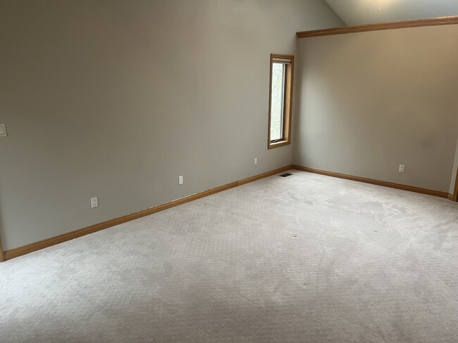 Building Photo - 180 Eleanor Dr