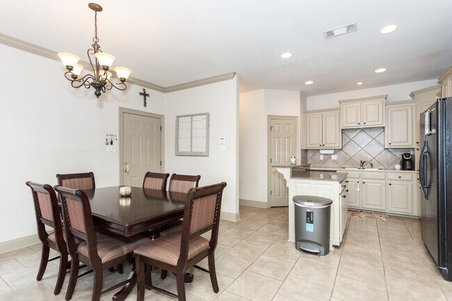 Building Photo - 735 Fall Creek Dr