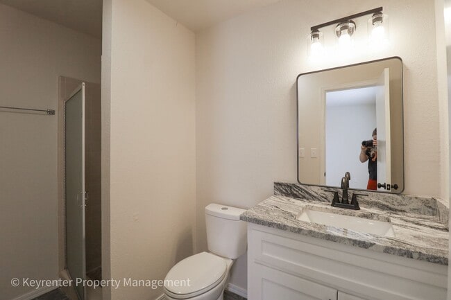 Building Photo - E 31st Ct Duplex