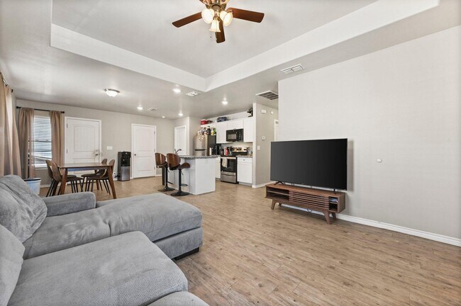 Building Photo - 2116 24th St