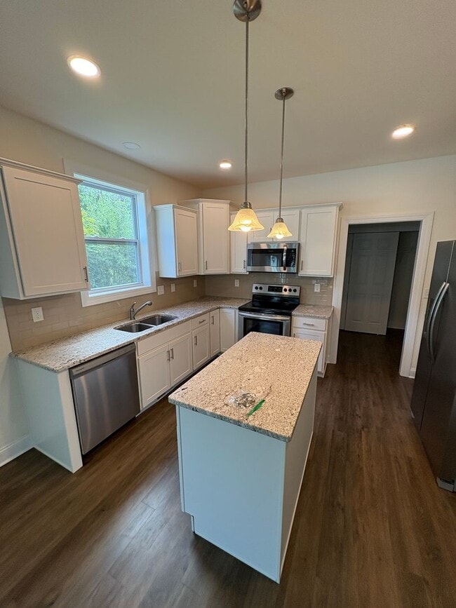 Building Photo - Charming 4 bedroom 3 bath in Ballston Lake #