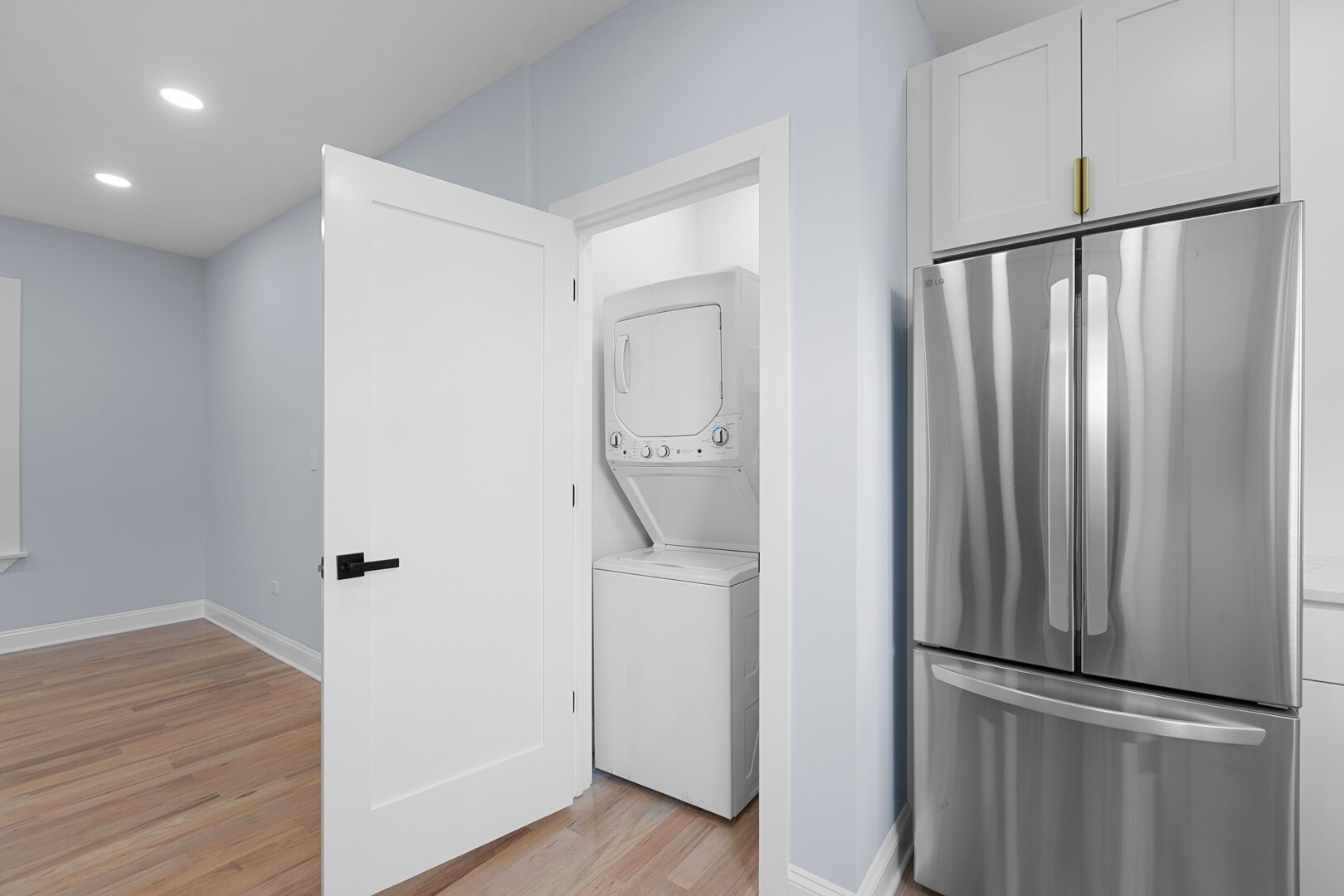 Building Photo - 3805 W Belle Plaine Ave