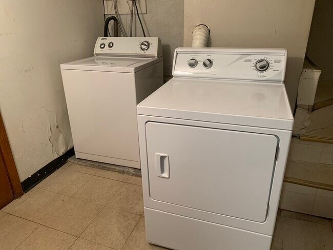 Building Photo - 52 Winter St