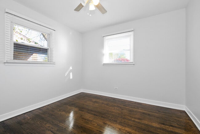 Building Photo - 10838 S Neenah Ave