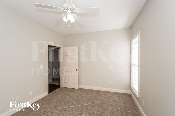 Building Photo - 15 Trellis Cir