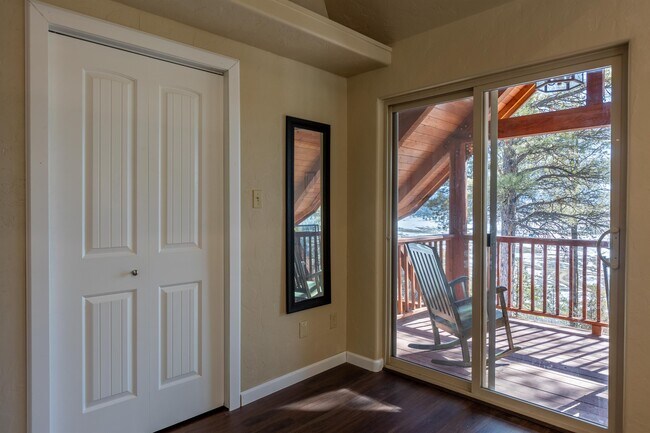 Building Photo - 1810 Shenandoah Dr