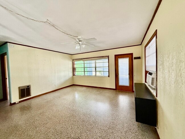 Building Photo - 1601 NE Maureen Ct