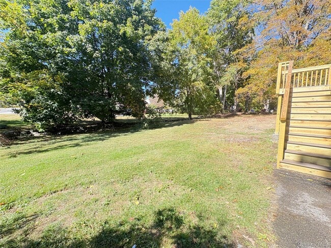 Building Photo - 27 Floral Dr