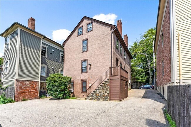 Building Photo - 414 Benefit St