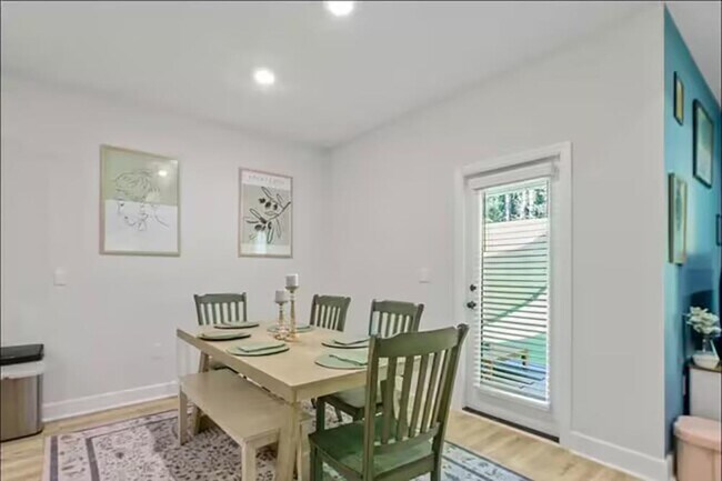 Building Photo - 2047 Hansel Hl Dr