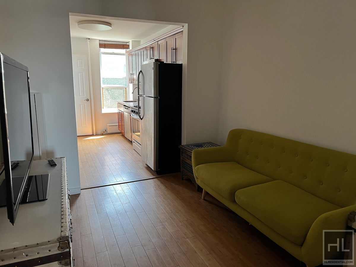 Building Photo - 1.5BR 1BA Red Hook Loft Style Railroad Apa...