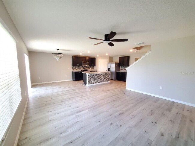 Building Photo - 1014 Golden Shiner Ave