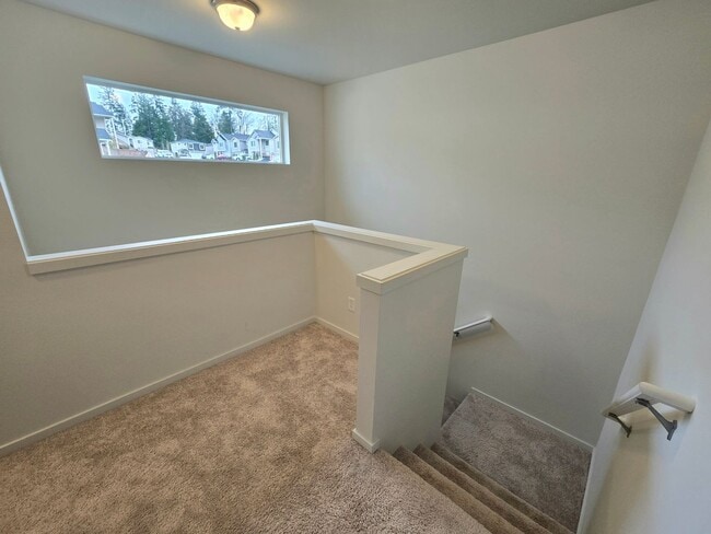 Building Photo - 4 Bedroom Home in Marysville  Pet Friendly!