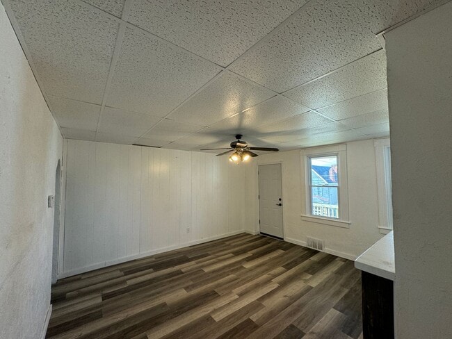 Building Photo - 4 BEDROOM HOME AVAILABLE NOW!!