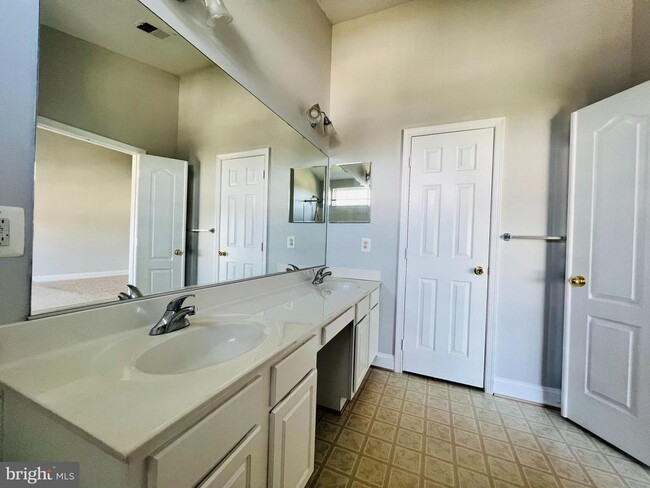 Building Photo - 16811 Sweeney Ln
