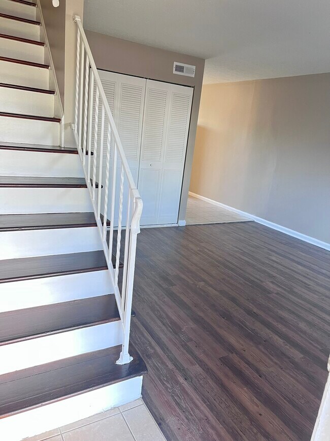 Building Photo - 309 N Marshall Ave