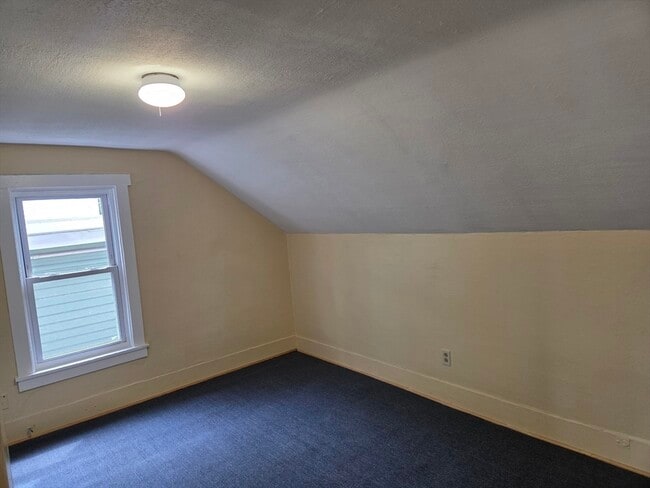 Building Photo - 153 Hamilton St