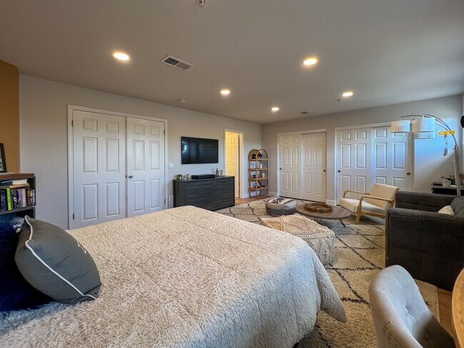 Building Photo - 35 Regatta Way