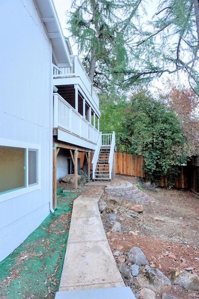 Building Photo - 604 Los Olivos Rd