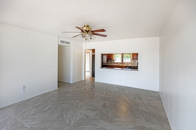 Building Photo - Beautiful Updated Home!