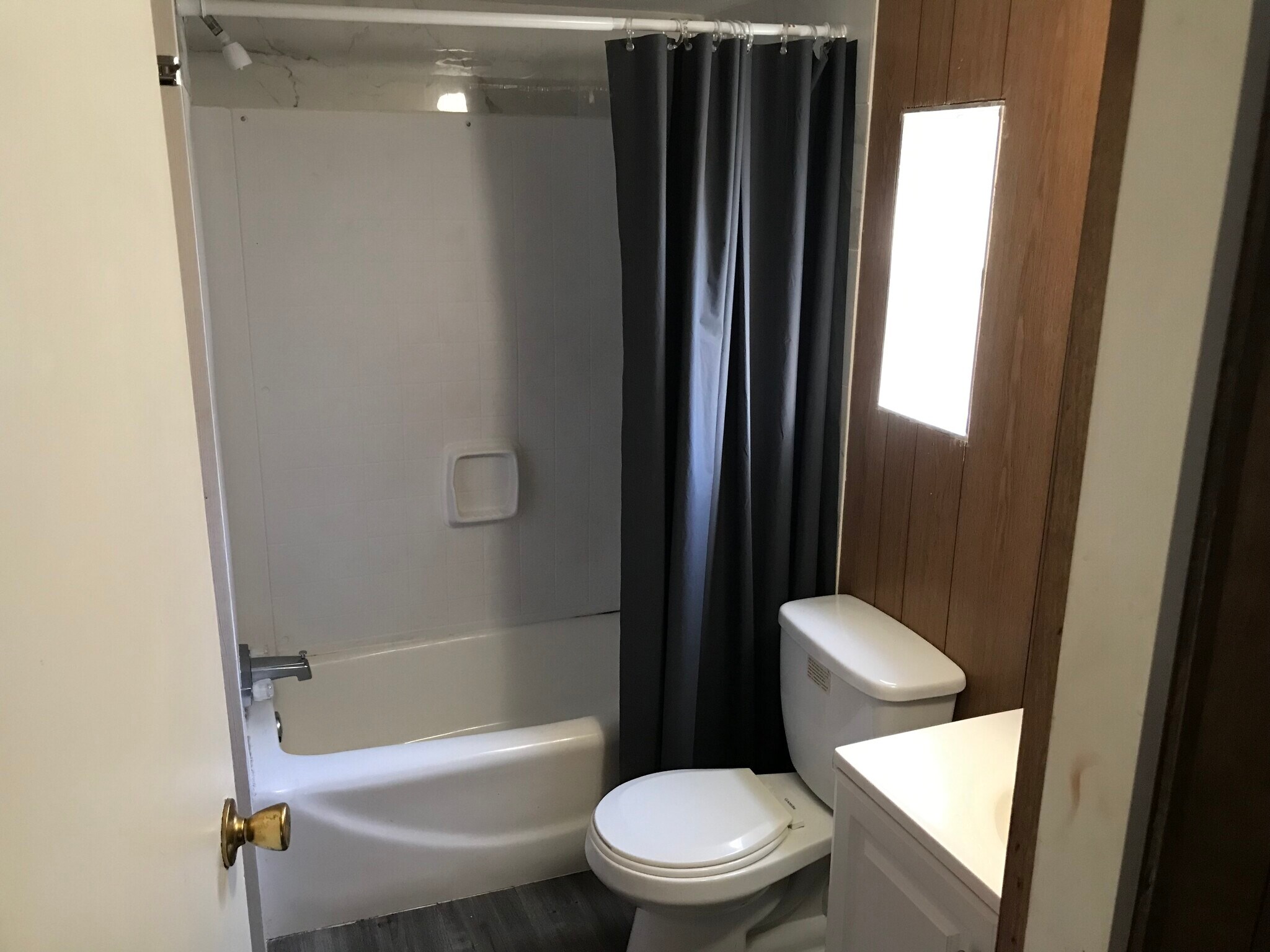 Hall bathroom - 4818 Ridgecrest Rd