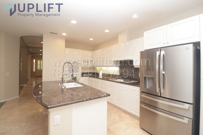 Building Photo - 4 bed 2.5 Bath On A Cula-De-Sac