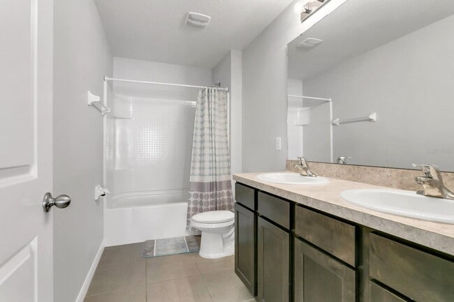 Building Photo - Beautiful 2 Story Home!!