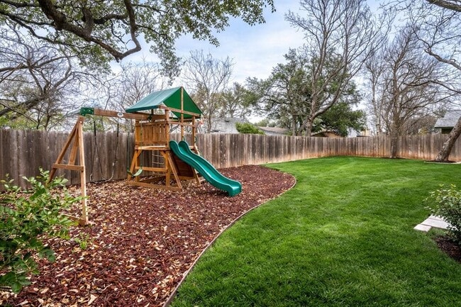 Building Photo - 916 Great Britain Blvd