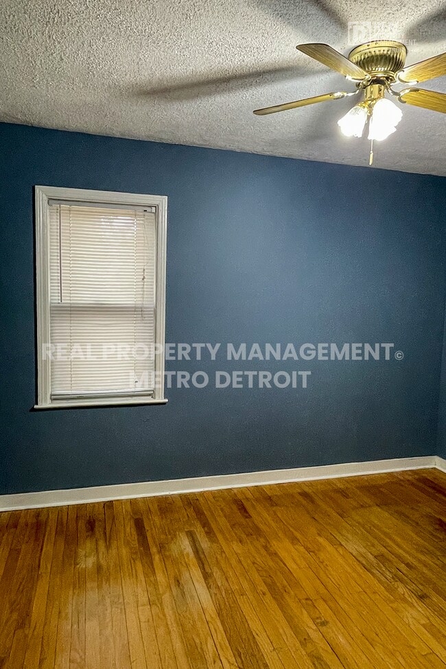 Building Photo - LEASE TODAY and SAVE!!