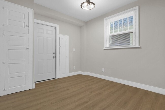 Building Photo - Updated 3 Bedroom, 2 Bathroom Home with Sp...