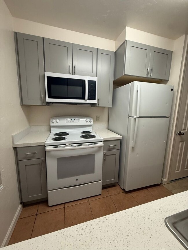 Building Photo - CONDO