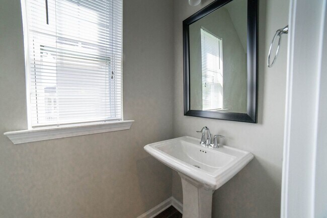 Building Photo - Available Now! ?? ?? ??!