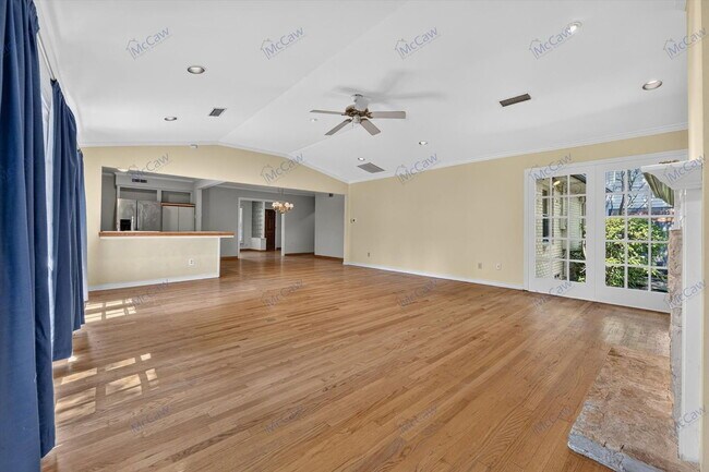 Building Photo - 3550 Ainsworth Dr